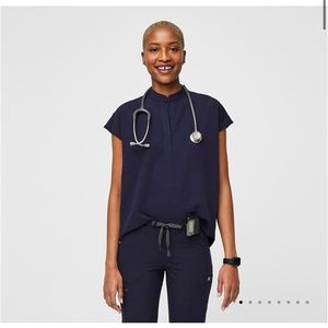 FIGS Rafaela oversized scrub top M